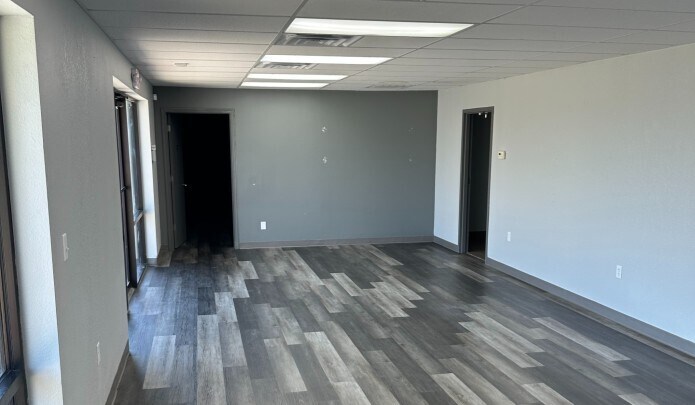 More Photos Of 4710 S Emporia Cir, Wichita Freestanding For Lease