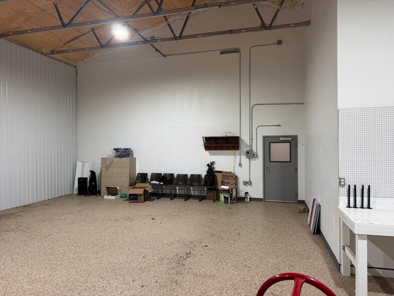 More Photos Of 3828 S College Ave, Bryan Office For Lease