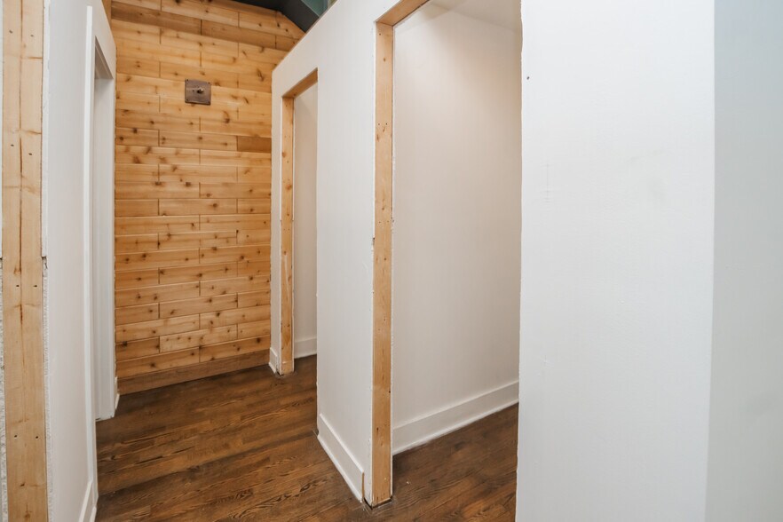 More Photos Of 1928 W Montrose Ave, Chicago Apartments For Lease