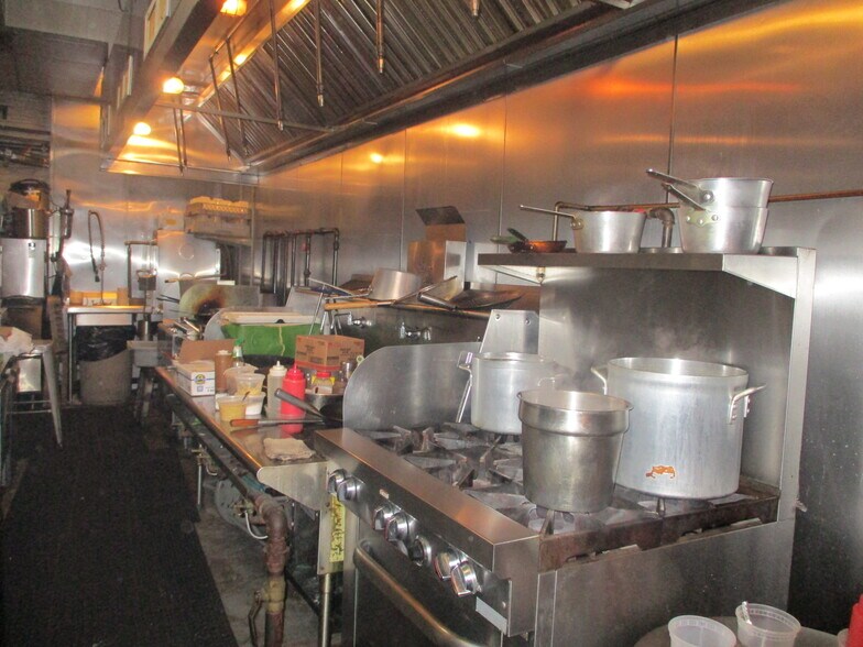 More Photos Of 67 S 6th St, Brooklyn General Retail For Sale