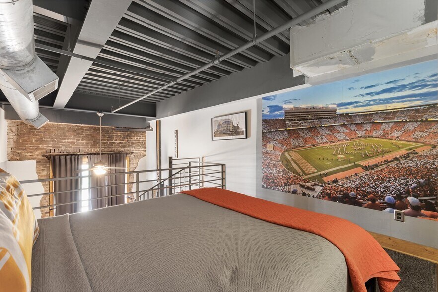 More Photos Of 16-20 Market Sq, Knoxville Apartments For Sale