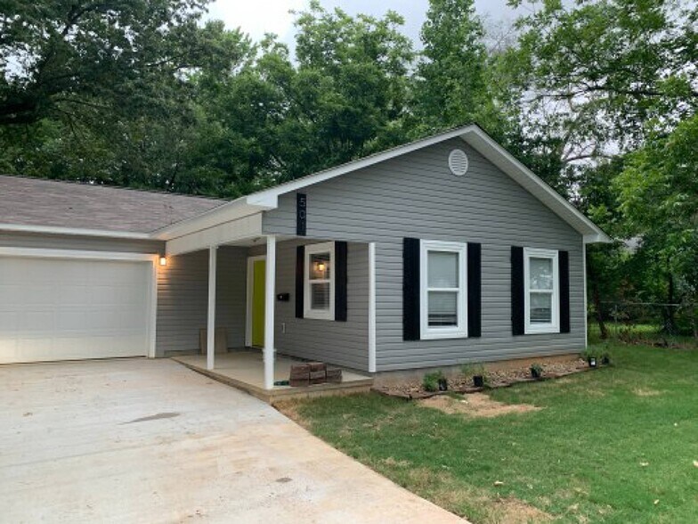 More Photos Of Main St, Benton Specialty For Sale