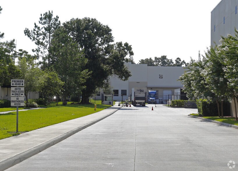 More Photos Of 4040 S Pipkin Rd, Lakeland Distribution For Lease