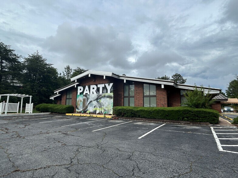 More Photos Of 3370 Venture Pky, Duluth Restaurant For Lease