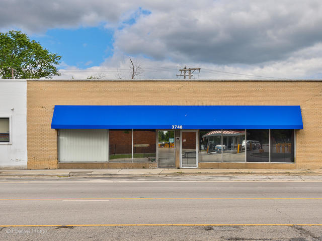 Primary Photo Of 3748 W Oakton St, Skokie Showroom For Sale