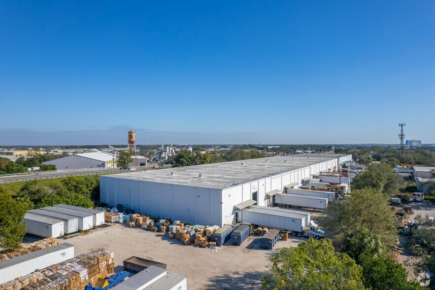 More Photos Of 5520 E Giddens Ave, Tampa Warehouse For Lease