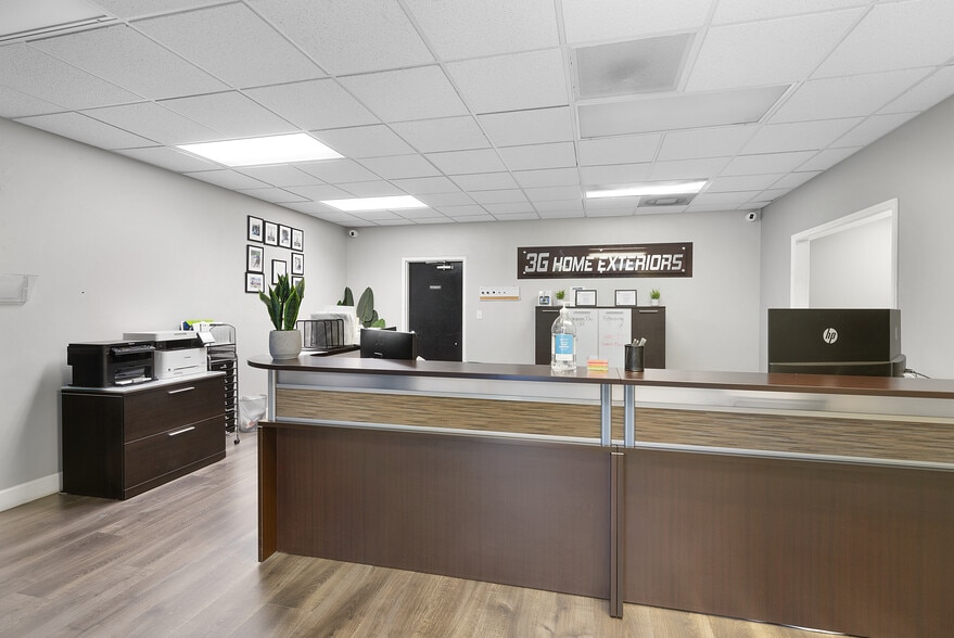 More Photos Of 5600 Zip Dr, Fort Myers Warehouse For Sale