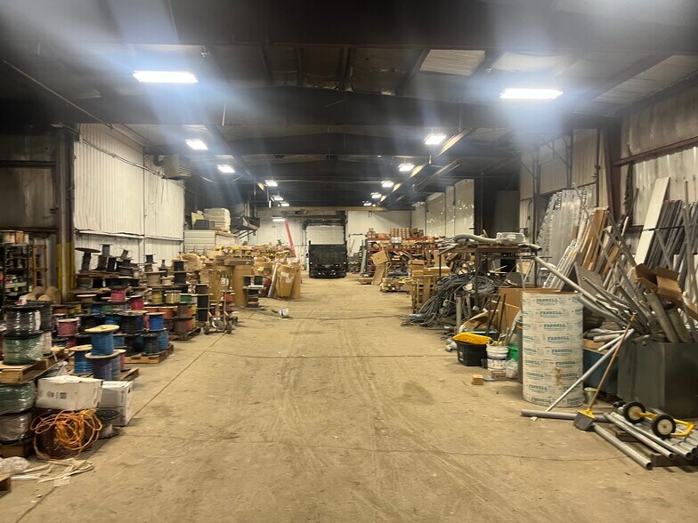 More Photos Of 1200 21st Ave NE, Austin Warehouse For Sale