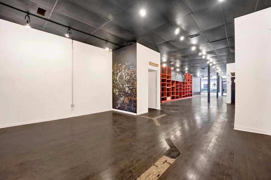 More Photos Of 515 N Halsted St, Chicago Storefront Retail Residential For Lease