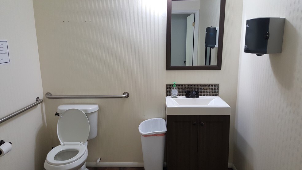 More Photos Of 2465 N Main St, Sunset Unknown For Lease