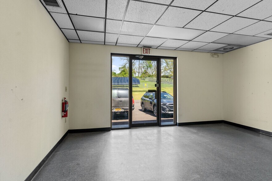 More Photos Of 63 Barlow Rd, Binghamton Distribution For Lease