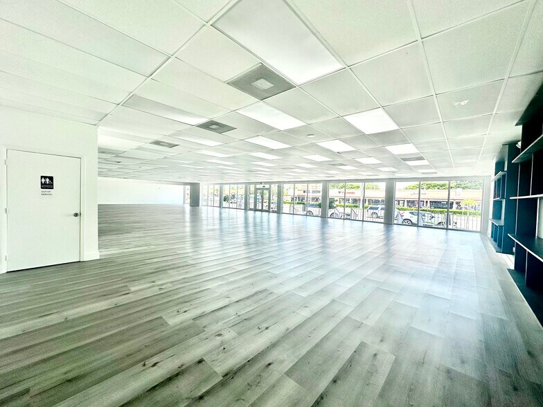 More Photos Of 1724-1736 NE 163rd St, North Miami Beach Freestanding For Lease