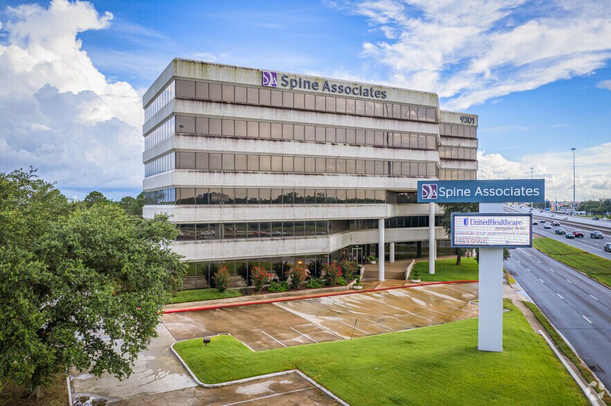 More Photos Of 9301 Southwest Fwy, Houston Office For Lease