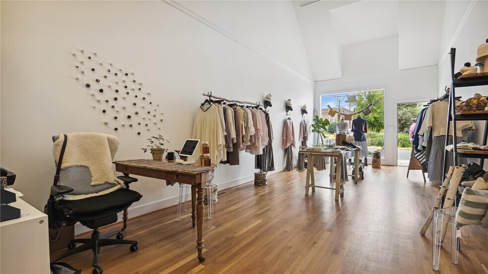 More Photos Of 103 W Federal St, Middleburg Storefront Retail Office For Sale
