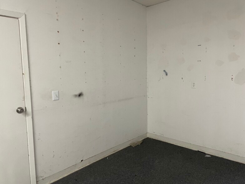 More Photos Of 444-452 Middle Country Rd, Selden Freestanding For Lease