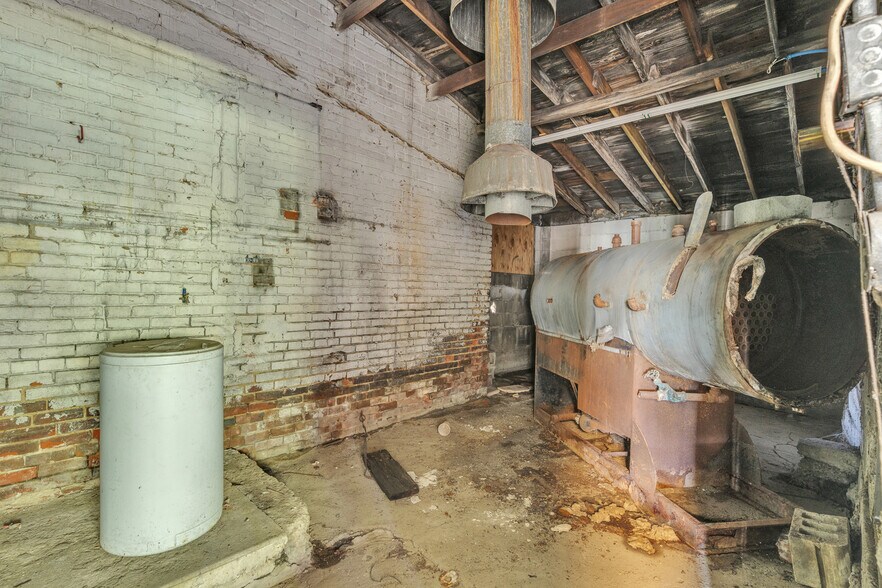 More Photos Of 30 E 3rd St, New Albany Warehouse For Sale