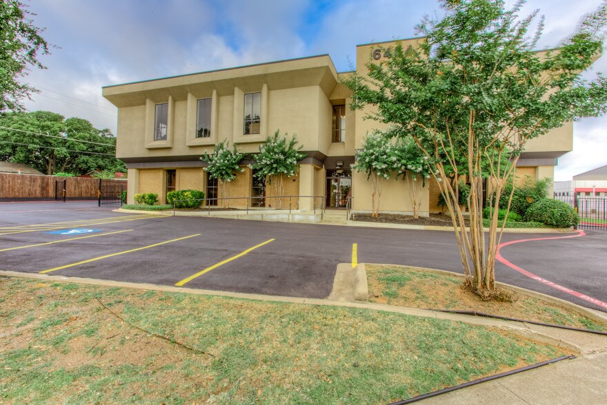 More Photos Of 6464 Brentwood Stair Rd, Fort Worth Office For Sale