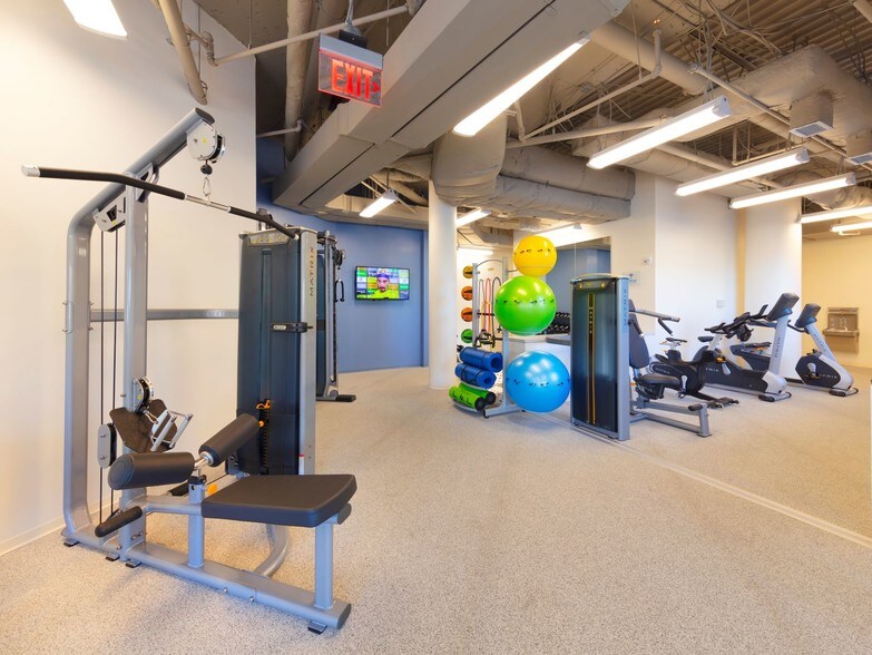 More Photos Of 901 N Stuart St, Arlington Office For Sale
