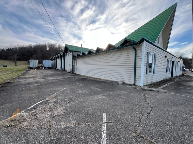 More Photos Of 675 College Dr, Batavia Warehouse For Sale