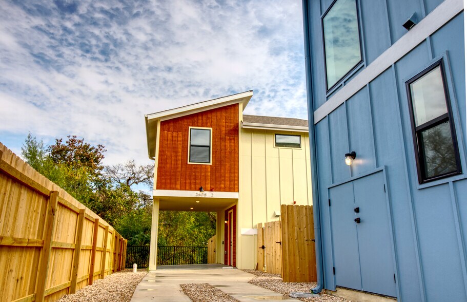 More Photos Of 2608 Bristol Dr, Austin Multifamily For Sale