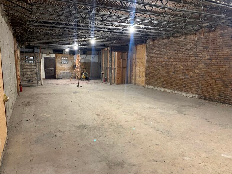 More Photos Of 2829-2833 N Broadway St, Chicago Storefront Retail Office For Lease