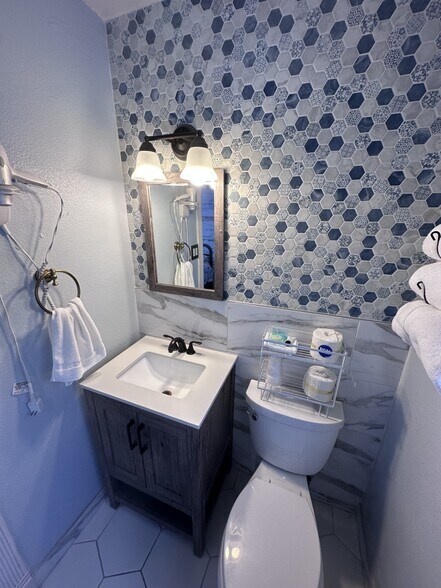 More Photos Of 430 S C St, Virginia City Hotel For Sale