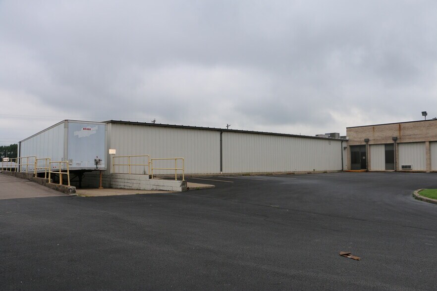 More Photos Of 455 Klutey Park Plaza Dr, Henderson Light Distribution For Sale