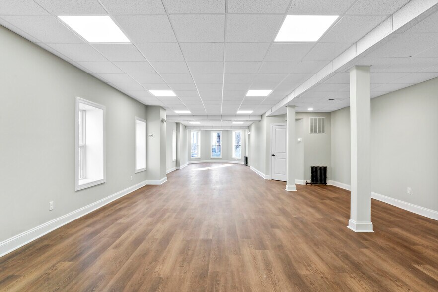 More Photos Of 127 E King St, Martinsburg Office For Lease