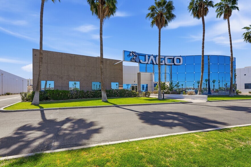 More Photos Of 3401 E Harbour Dr, Phoenix Light Manufacturing For Lease