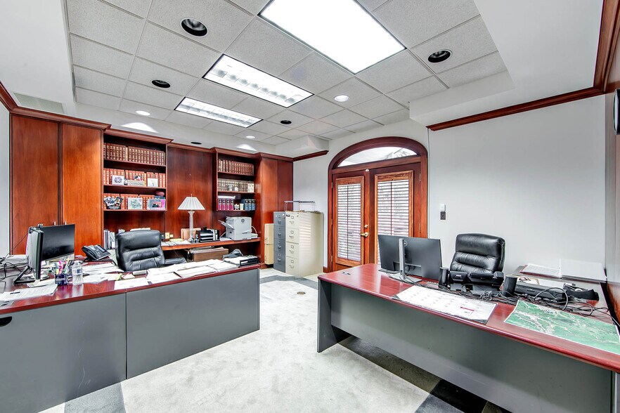 More Photos Of 7836 Park Ave, Houma Office For Lease