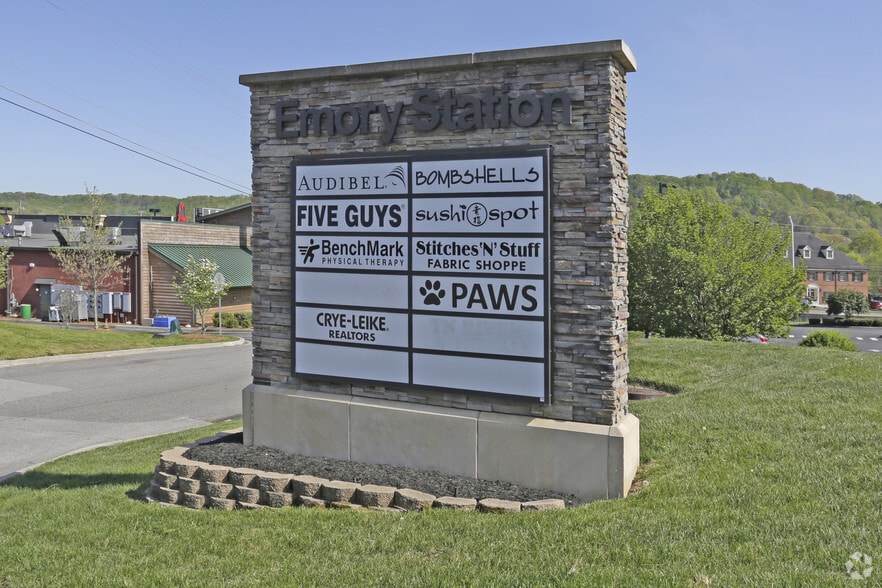 More Photos Of 7531-7569 Barnett Way, Powell General Retail For Lease