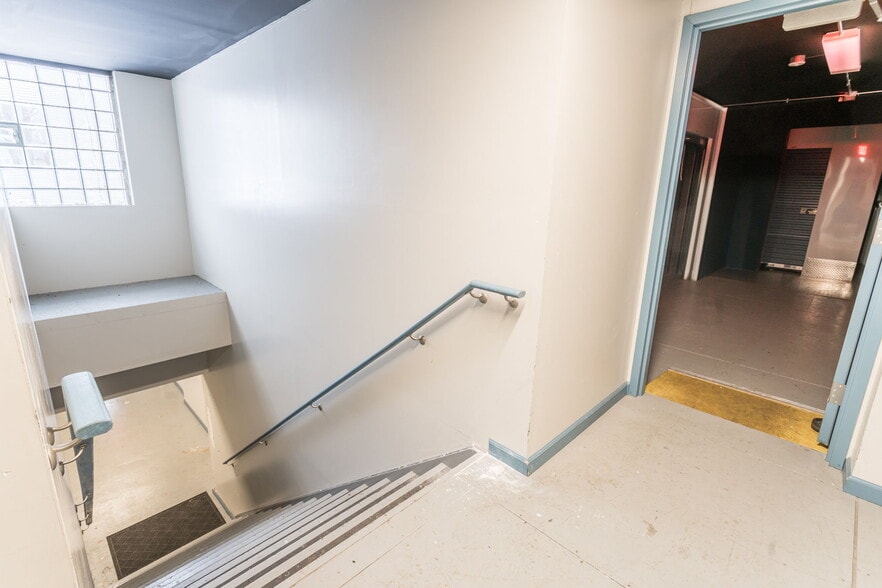 More Photos Of 169-171 Flanders St, Rochester Self Storage For Sale