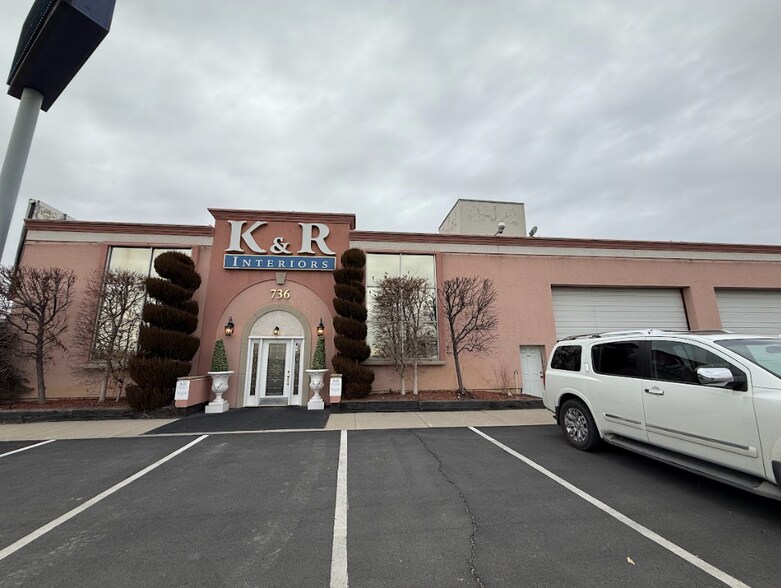More Photos Of 736 W 300 S, Salt Lake City Showroom For Sale