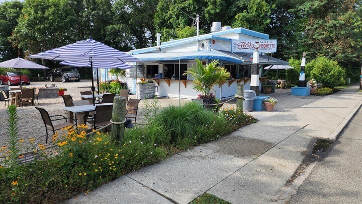 More Photos Of 302 Middle Rd, Blue Point Restaurant For Sale