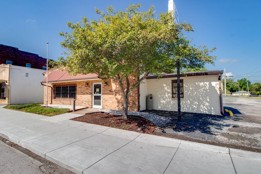 More Photos Of 219 N Main St, Marissa Specialty For Sale