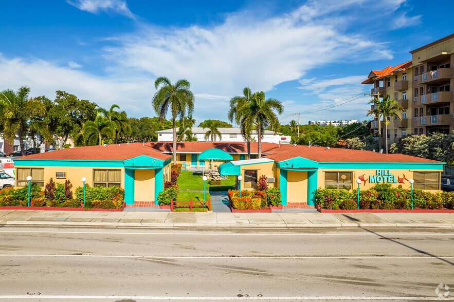 More Photos Of 418 S Federal Hwy, Hollywood Hotel For Sale