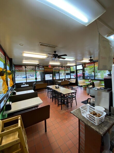 More Photos Of 930 W Illinois Ave, Aurora Freestanding For Sale