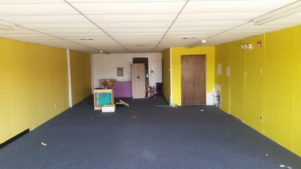 More Photos Of 3018-3030 Epperly Dr, Oklahoma City General Retail For Lease