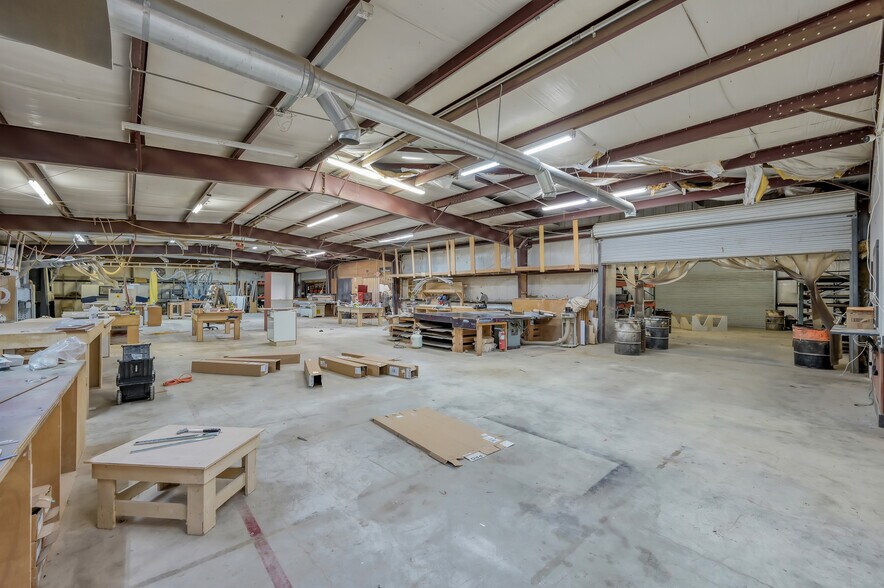 More Photos Of 2745 Interstate 45 S, New Waverly Manufacturing For Sale