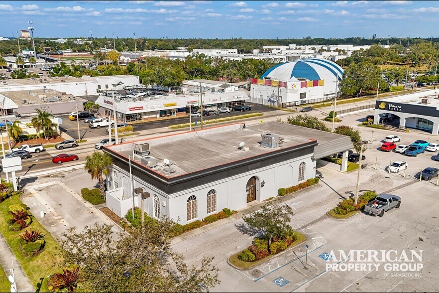 More Photos Of 1201 S Tamiami Trl, Sarasota Storefront For Lease