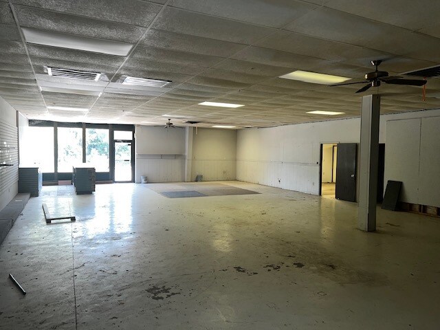 More Photos Of 2221 N 24th St, Quincy Industrial For Lease