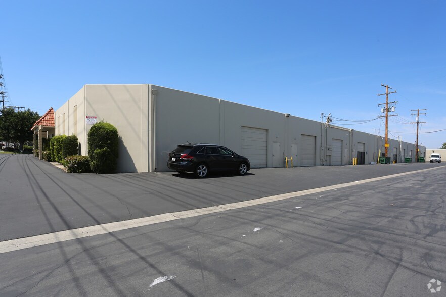 More Photos Of 3615-3633 W Warner Ave, Santa Ana Warehouse For Lease