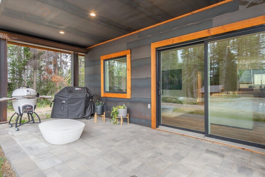 More Photos Of 804 Fiberboard Rd rd, Sierraville Sports And Entertainment For Sale