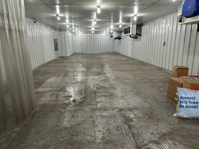 More Photos Of 5805 Murvihill Rd, Valparaiso Distribution For Sale