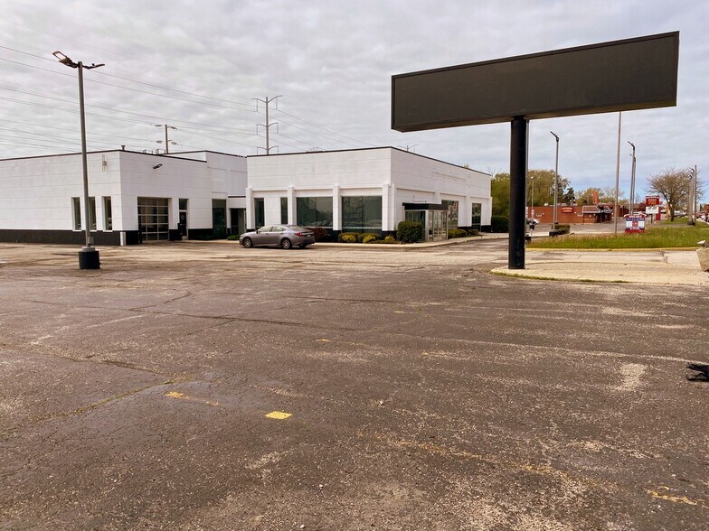 500 S Green Bay Rd, Waukegan, IL 60085 Auto Dealership For Sale