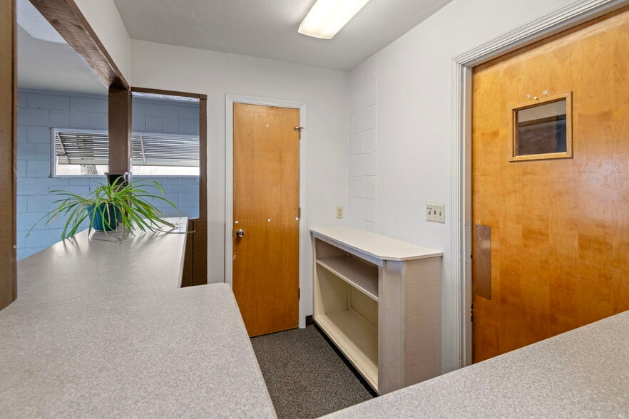 More Photos Of 16440 Finley Butte Rd, La Pine Office For Sale