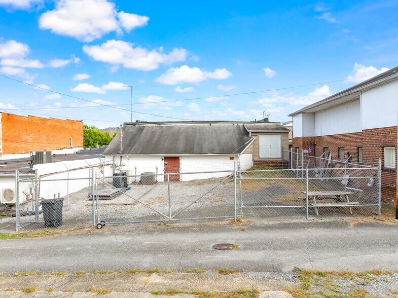 More Photos Of 824 Tennessee Ave, Etowah Storefront Retail Office For Sale