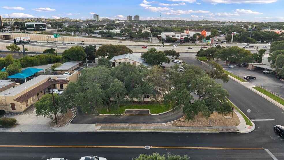 More Photos Of 9518 Tioga Dr, San Antonio Office For Sale