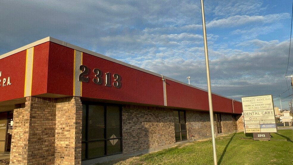 Primary Photo Of 2313 W Arkansas Ln, Pantego Medical For Lease