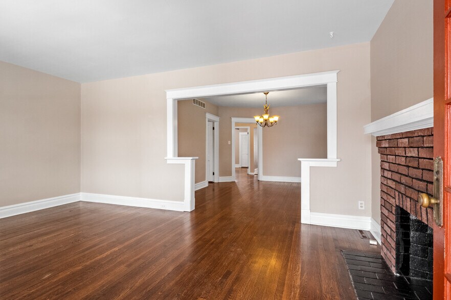 More Photos Of 5007 Goethe Ave, Saint Louis Multifamily For Sale